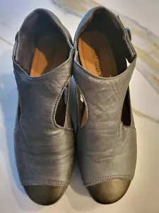 Naot T-strap Mary Jane Leather Pump Size 38 - Picture 1 of 10