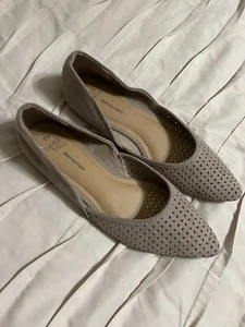 Time and Tru Women's Size 7.5 Beige Eyelet Pointed Toe Flat Shoe - Picture 1 of 2