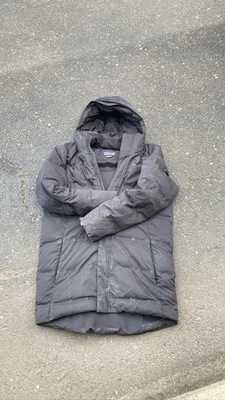 Parka Patagonia Down With It negra con capucha chaqueta acolchada larga para mujer Foto 1 de 4