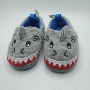 #N) Wonder Nation Gray SHARK Slippers BABY SIZE 4  House Shoes UNISEX - Picture 1 of 2