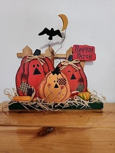 De colección Caprichoso "Parche de Calabaza" Murciélagos de Otoño Estante Cuidador Piquete Cerca Paja de Maíz - Imagen 1 de 7