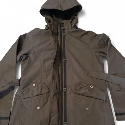Gabardina Port Authority marrón para clima viento/lluvia con cinturón para mujer pequeña”  Foto 1 de 4