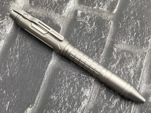 PioneerEdc 2SB048A - Grau Kariert Taktischer Titan Druckknopf Mechanismus Stift - Bild 1 von 6