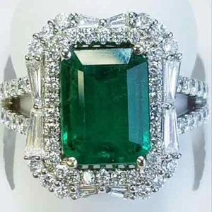 Anillo de boda con racimo de circonita cúbica corte esmeralda verde natural de 3,45 quilates - Imagen 1 de 10