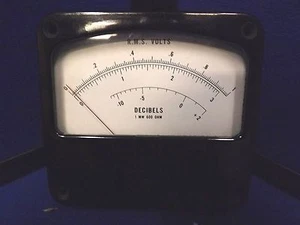 R.M.S. VOLTS/DECIBELS METER MODEL 400D - Picture 1 of 3