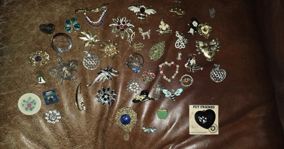 Винтажная брошь со стразами лот из 42 - Изображение 1 из 4