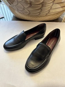 Women's Tommy Hilfiger Black Loafers Used Jungle Sz 5 M - Picture 1 of 7