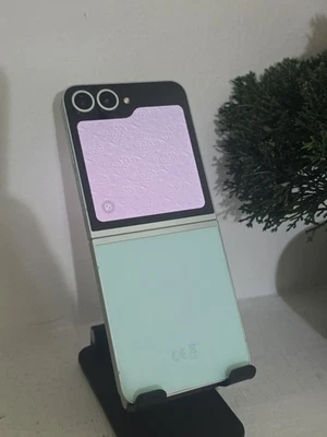 Samsung Galaxy Z-Flip 6 - 256GB Storage - Network Unlocked - Green Mint - Image 1 of 4