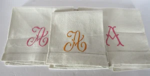 Vintage Handtücher handgenäht monogrammiert rosa/gold "A" weiß gewebt Kleeblatt Blumen 3 - Bild 1 von 11