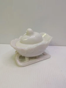 Vintage Westmoreland Küken, Ei auf Schlitten, Milchglas. - Bild 1 von 8