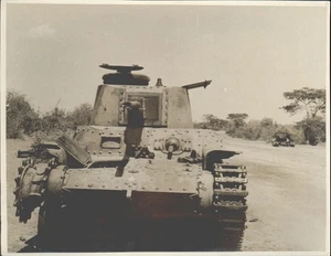 JAPANESE TYPE 95 HA-GO LIGHT TANK - Original 5 x 4 Inch World War Two PHOTOGRAPH - Picture 1 of 2