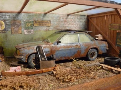 Opel Ascona B 1.9 SR anno 1975 - diorama ritrovamento fienile con carport in scala 1:18 - Immagine 1 di 4