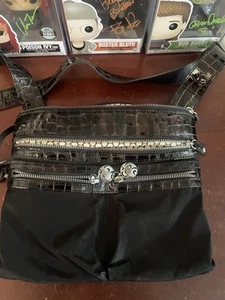 Bolso Bandolera Cartera Brighton Negro Nylon y Charol de Cocodrilo Multi Bolsillo - Imagen 1 de 9