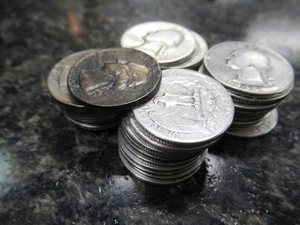 SCHÖN!! VOLLE ROLLE MIT 40 WASHINGTON QUARTERS - 90 % SILBER - 10 $ GESICHT - KOSTENLOSER VERSAND!! - Bild 1 von 2