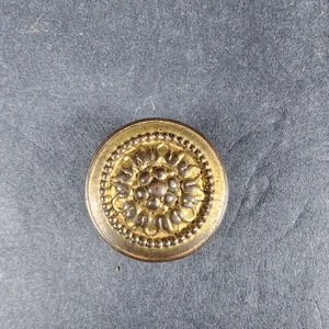 Juego de 2 perillas de herrajes decorativas de latón antiguas de 1 1/8 pulgadas redondas - Imagen 1 de 5