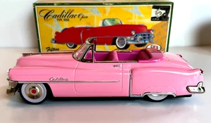 LAVORI Giappone CADILLAC OPEN TYPE 1950 ROSA attrito pressofuso. Scatola quasi nuova! Auto come nuova! - Foto 1 di 19