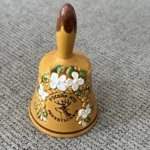 Campana de cerámica vintage Pocono MTS Pennsylvania con clapper como nueva - Imagen 1 de 5