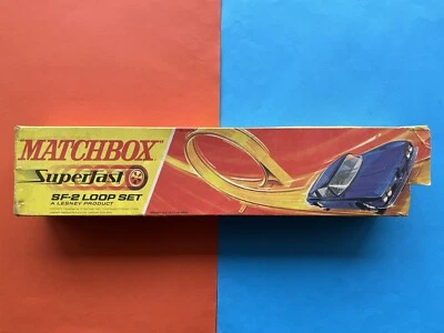 MATCHBOX Superfast LOOP Set SF2 Box RENNBAHN + Auto OVP Schiene rC Race 50 60 70 - Bild 1 von 4