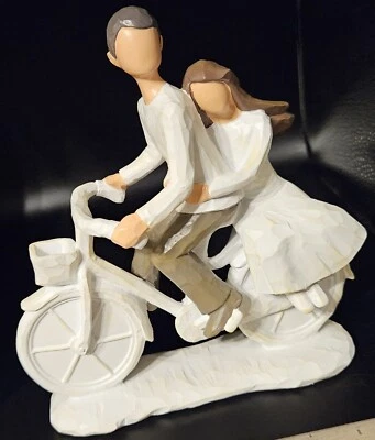 Pareja romántica en bicicleta Jinhuoba.   Hermosa escultura. Foto 1 de 4