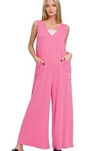 Mono sin mangas Zenana French Terry calce relajado pierna ancha cuello en V en rosa fucsia - Imagen 1 de 4