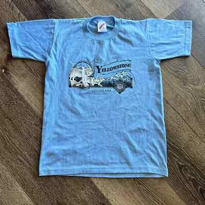 Camiseta juvenil vintage de una sola costura de Yellowstone Foto 1 de 4