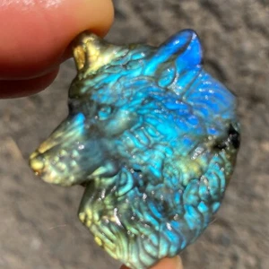 Cristal de lobo de cuarzo labradorita natural tallado a mano Reiki curación 1 pieza - Imagen 1 de 13