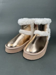 Juicy Couture Women’s JC-King 2 Winter Boots Rose Gold Metallic Faux Fur - Picture 1 of 10