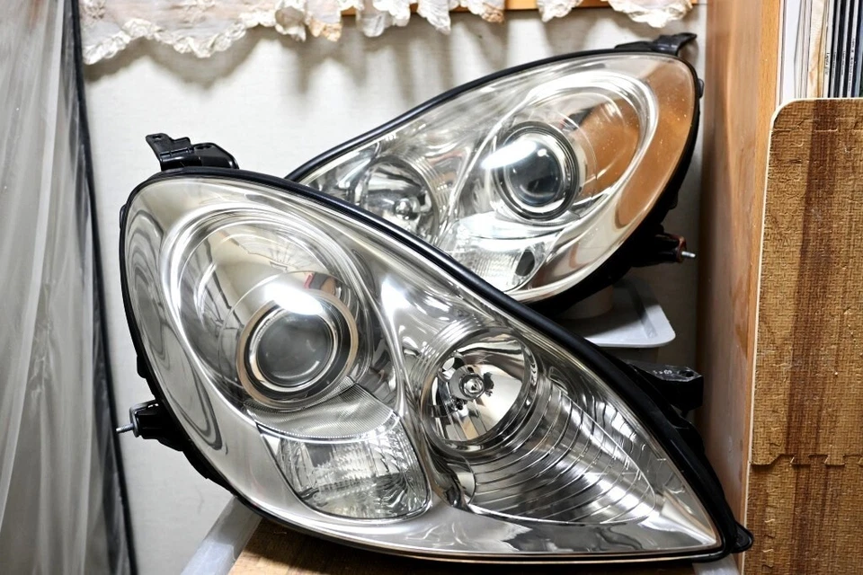 Lexus SC430 2006-2010 Headlight HID Oem used - Image 1 of 4