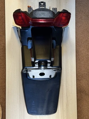 02-11 Yamaha Zuma 50cc montaje trasero Foto 1 de 4