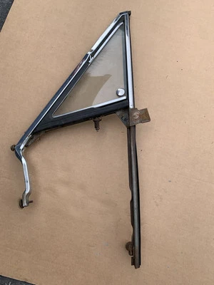 1967 67 OLDSMOBILE CUTLASS 2DR HT LEFT DOOR WING VENT WINDOW ASS'Y COMPLETE OEM Foto 1 de 4