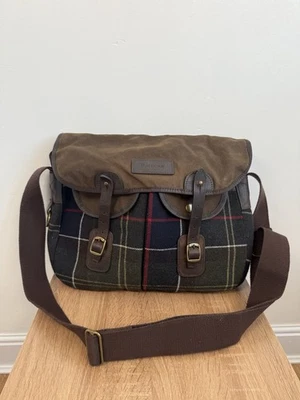 Barbour Tarras Tasche Wachs Tartan Wolle Tweed groß Umhängetasche Messenger Biker Utility - Bild 1 von 4