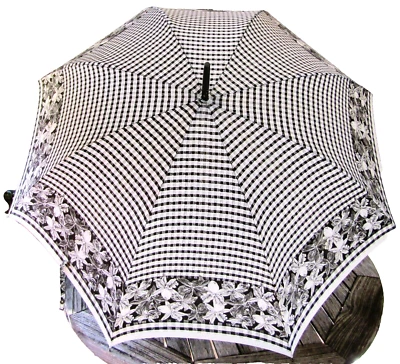 Paraguas vintage Gianni Versace blanco y negro a cuadros de guinga y floral Foto 1 de 4