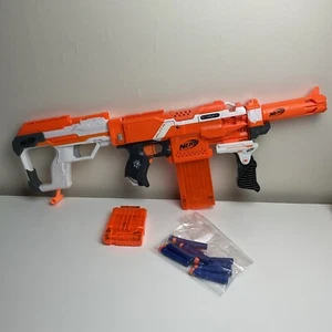 Nerf N-Strike Elite Stryfe Gun mit Aufsätzen (Motorisierter Blaster) - Bild 1 von 5
