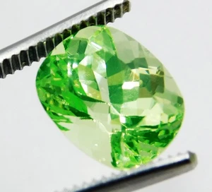 Piedras preciosas sueltas certificadas AAA corte cojín peridoto verde natural de 9,55 quilates - Imagen 1 de 7