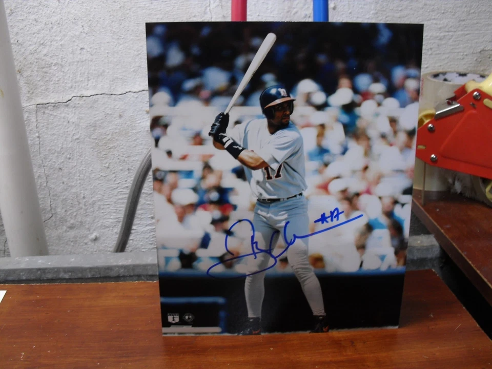 FOTO AUTOGRAFIADA 8X10 FIRMADA POR TONY CLARK DE LOS TIGRES DE DETROIT Foto 1 de 1