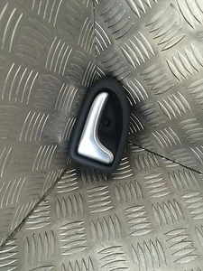 Poignée Droit Avant / Arrière Identique - RENAULT Clio II (2) - Picture 1 of 2