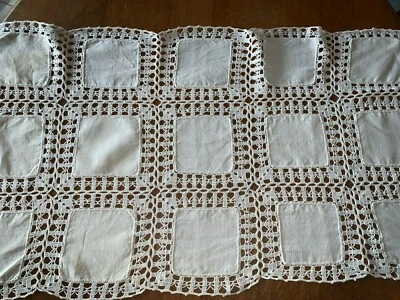 Napperon ancien au crochet et patchwork lin 55 cm x 100 cm - Photo 1/4