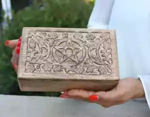 Caja de madera tallada a mano triple luna almacenamiento de joyas - Imagen 1 de 4