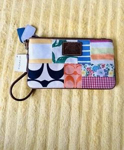 NEW Authentic COACH $98 MSRP Canvas Multi Colored Wristlet Purse Wallet B5 - Picture 1 of 5