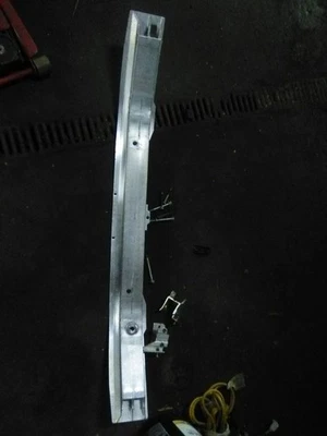 Refuerzo parachoques delantero BMW 330i GT 17-19 Foto 1 de 4