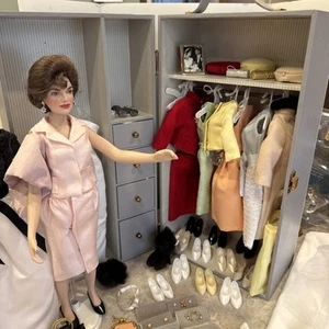 "The Jackie Doll" by Franklin Mint: Jacqueline Kennedy +Wardrobe Wedding Gown/6 - Picture 1 of 17