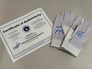 2024 FREDDIE FREEMAN Signed Batting Gloves Dodgers COA - WS Walk Off ๐ฅ๐ - Picture 1 of 3