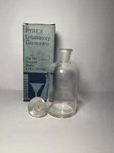 Pyrex Glas 250 ml schwere Wand Apotheker Reagenz Flaschen Vintage Neu im Karton - Bild 1 von 2