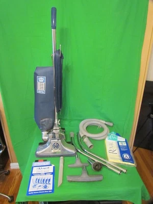 Вертикальный пылесос ROYAL модель 992 синий сделано в США с руководством и насадками - Изображение 1 из 4