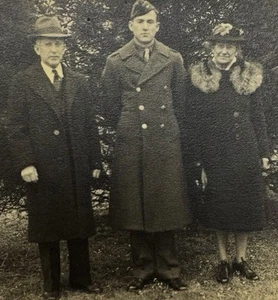 Vintage 1930s Family Portrait Photograph Photo Well Dressed Military Uniform - Picture 1 of 3