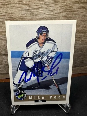 Selecciones clásicas del draft 1992 autógrafos - #17 Mike Peca (RC) en persona en tarjeta automática Foto 1 de 2