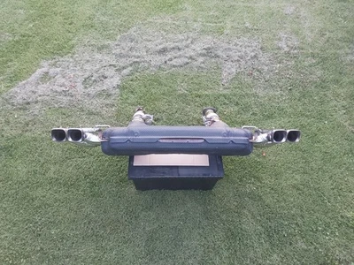 Chevrolet Corvette C8 Z51 2020-2025 6,2 L OEM Stingray Stock silenciador de escape  Foto 1 de 4