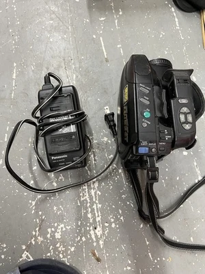 Quasar 20x Hi-Definition Zoom Optical 3.6-72 Lens Digital 150x Palmcorder VM-D51 - Image 1 of 4