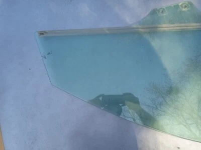 Mazda 2010-2013 3 pasajeros puerta delantera derecha vidrio sedán OEM Foto 1 de 2