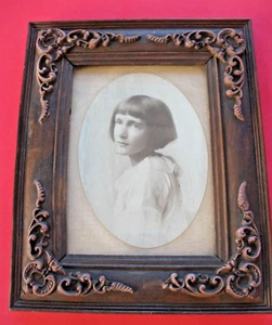 Antique Victorian decorated wooden picture photo frame with photo of young girl - Picture 1 of 6